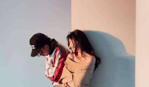 安徽一爷爷第一次见孙子又放炮又脱衣服，他为何会这样做？游戏画面